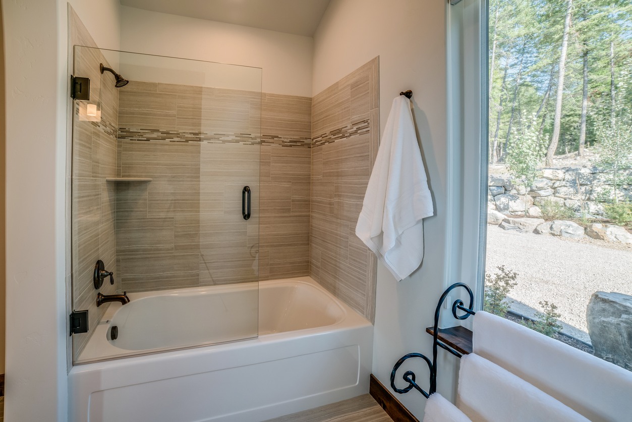 Shower & Tub Repair in Camargito